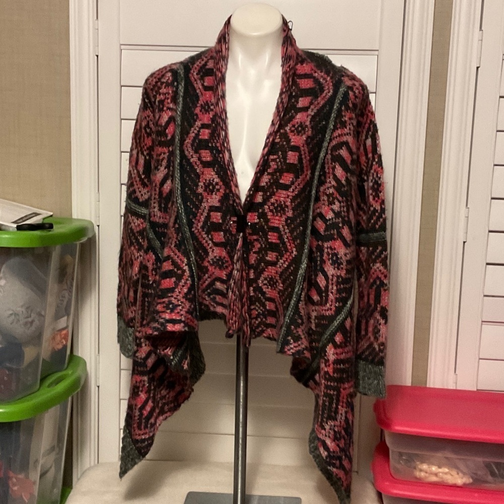 Chic Women's Cape in Pink and Black Pattern